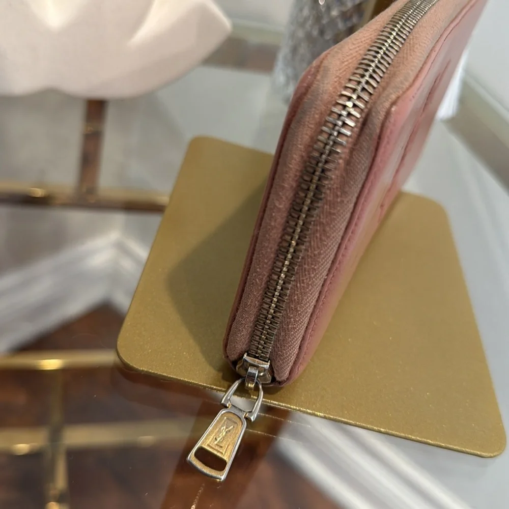 Yves Saint Laurent Blush Leather Wallet - Picture 5 of 10